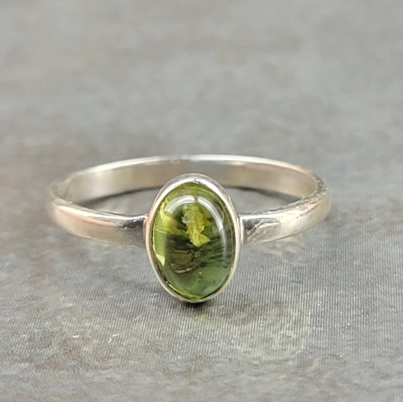 Vintage Jewelry - Native Peridot Gemstone Ring Size 6 Sterling Silver Brand Boho Womens Jewelry